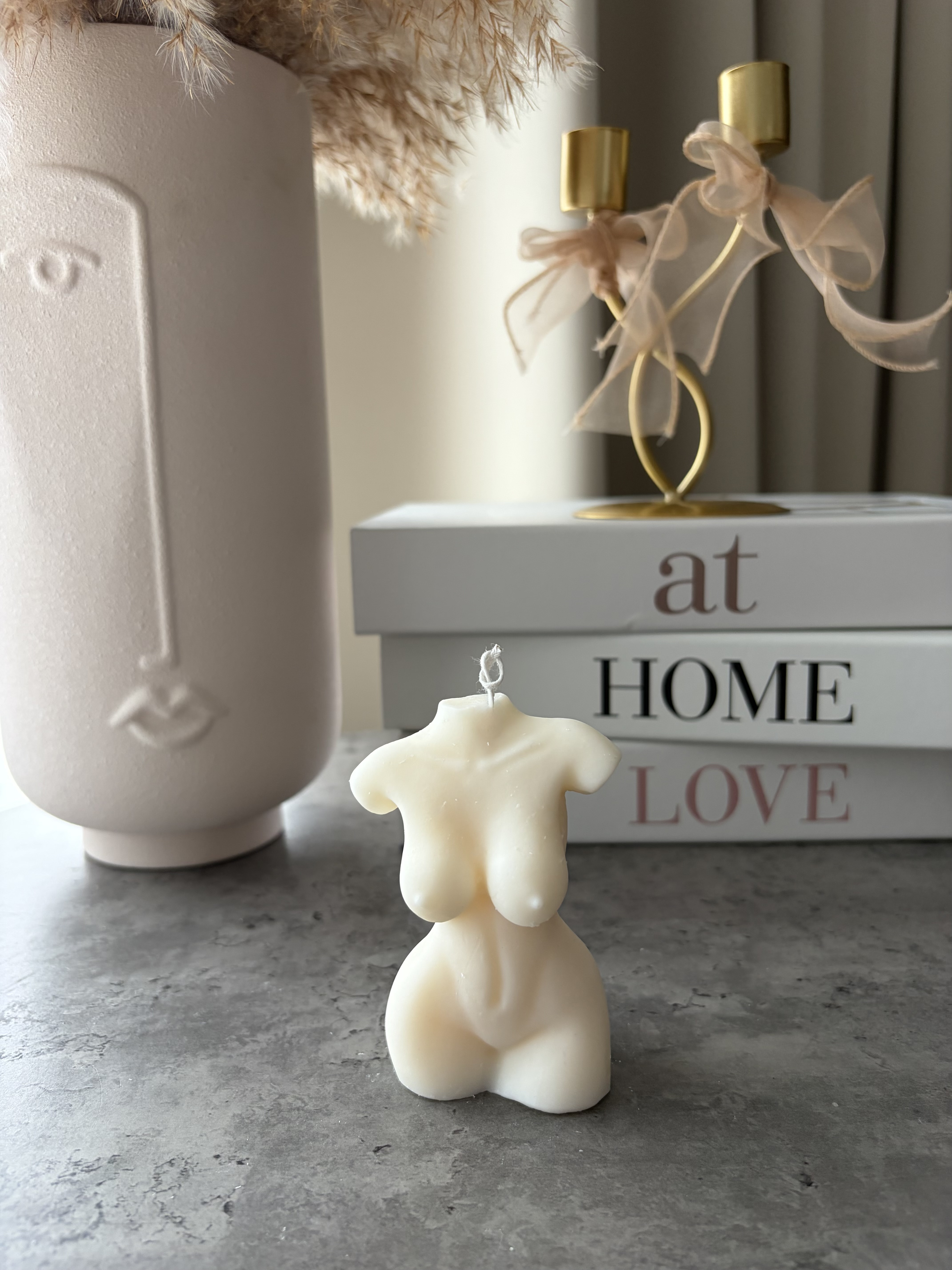 sojova-sviecka-torzo-madam-luxury-candles