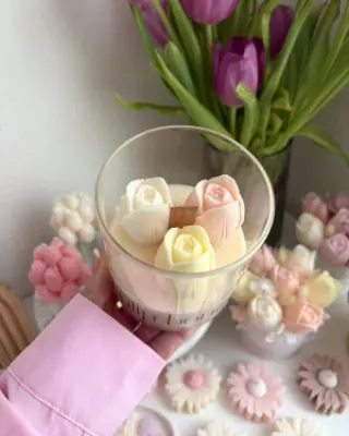 Tulipány ve skle barevný mix žlutá